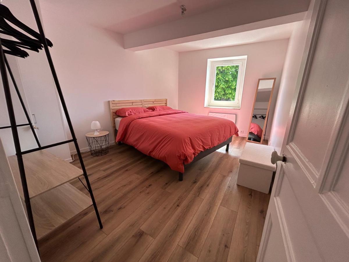 Charmant appartement au cœur de Montrond - Bed and Breakfast