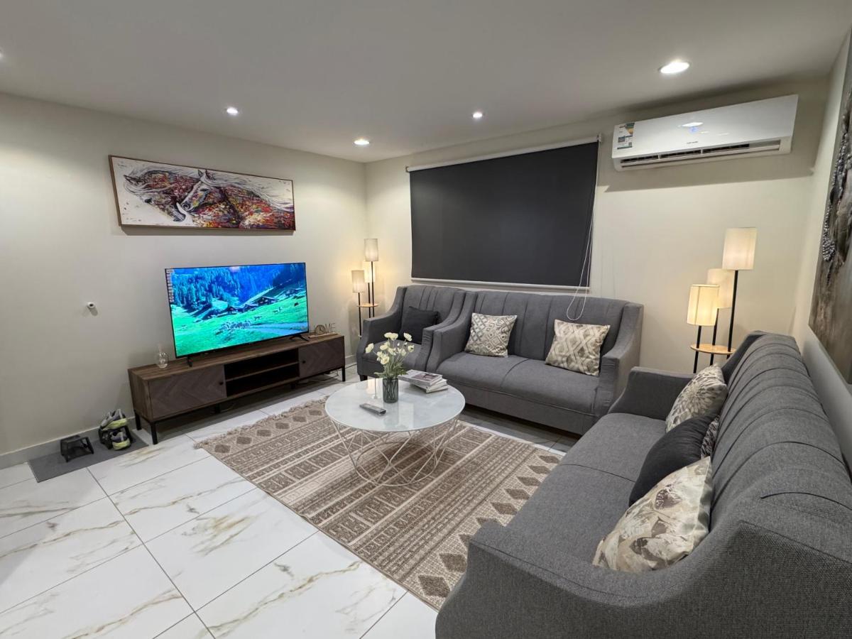 شقة انيقة بصالة وغرفة نوم ودخول ذكي - Ferienwohnung Riad