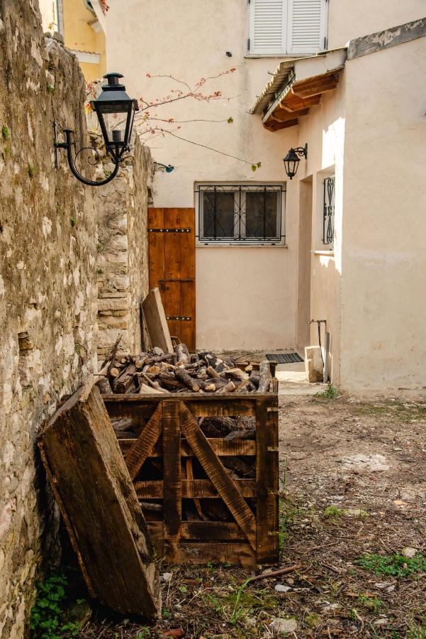 Krasospito 1850 - a Corfiot Wine House Reborn - Bed and Breakfast Lefkímmi