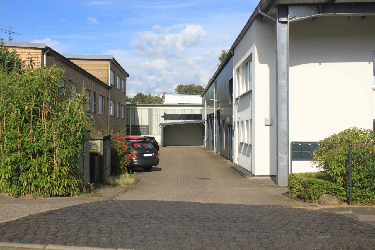 R B Apartment Hamburg Business am Flughafen für 1-5 Personen - ideal für Geschäftsreisende und Familien - Küche - Waschtrockner - Smart TV - Chambres d’hôtes Hambourg