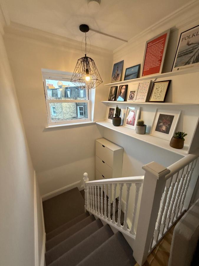 Cozy 1 Bed flat with Terrace close to Portobello - B&B Londra