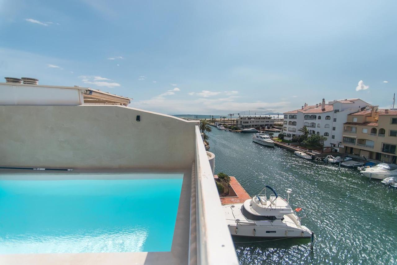 WELCS APARTAMENTO 123 EMP con piscina y con vistas - Bed and Breakfast Empuriabrava