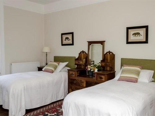 Twin Room with Shower