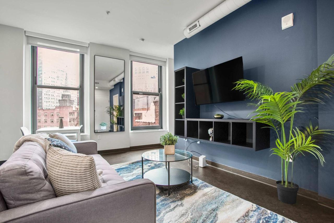 CozySuites Stunning 1BR in Downtown Pitts #28 - B&B