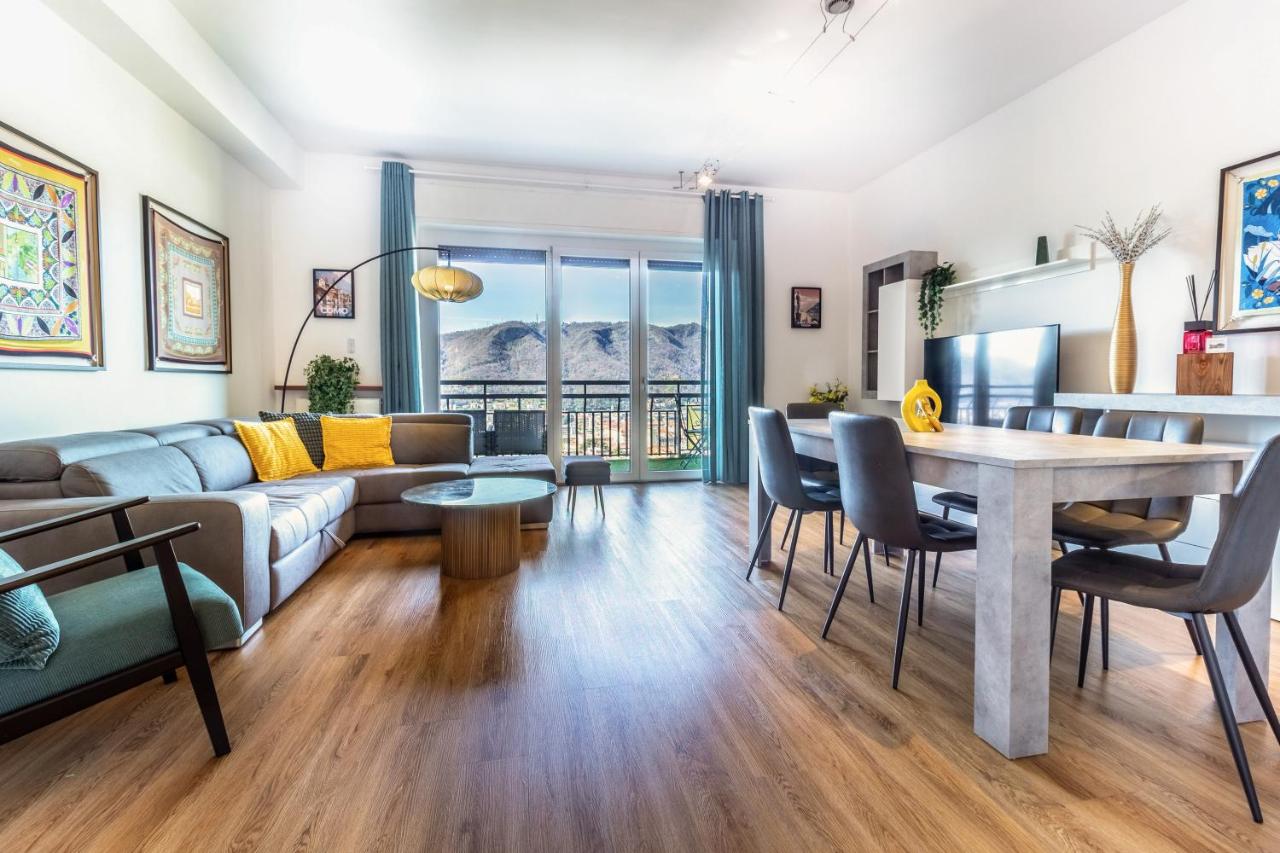 Silk & Sunset - City and Lake View with parking - B&B