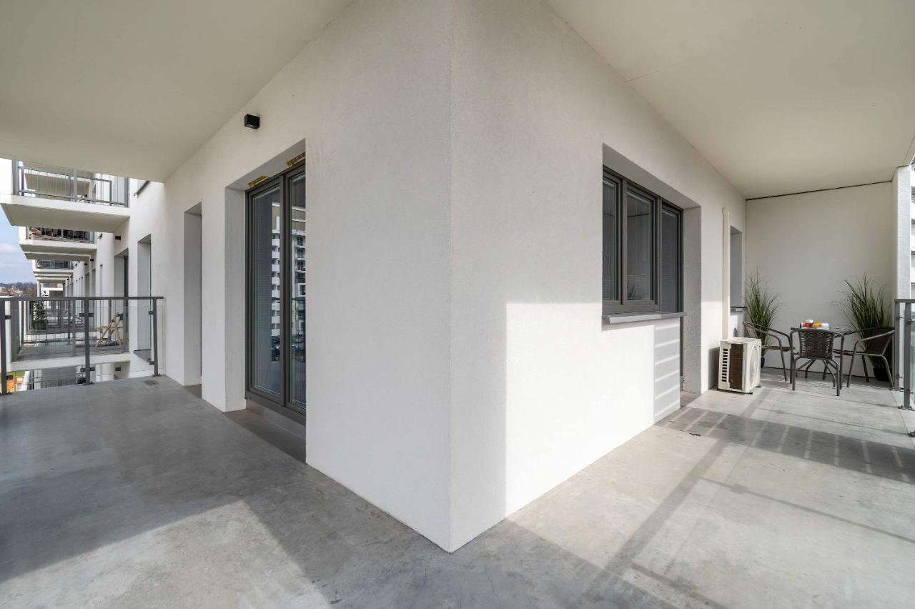 Spacious and Modern Apartment Paderewskiego with Air Conditioning by Noclegi Renters - B&B