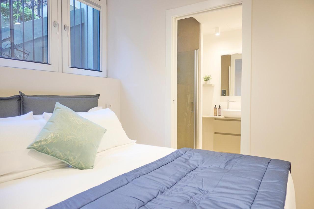 Deluxe One-Bedroom Apartment
