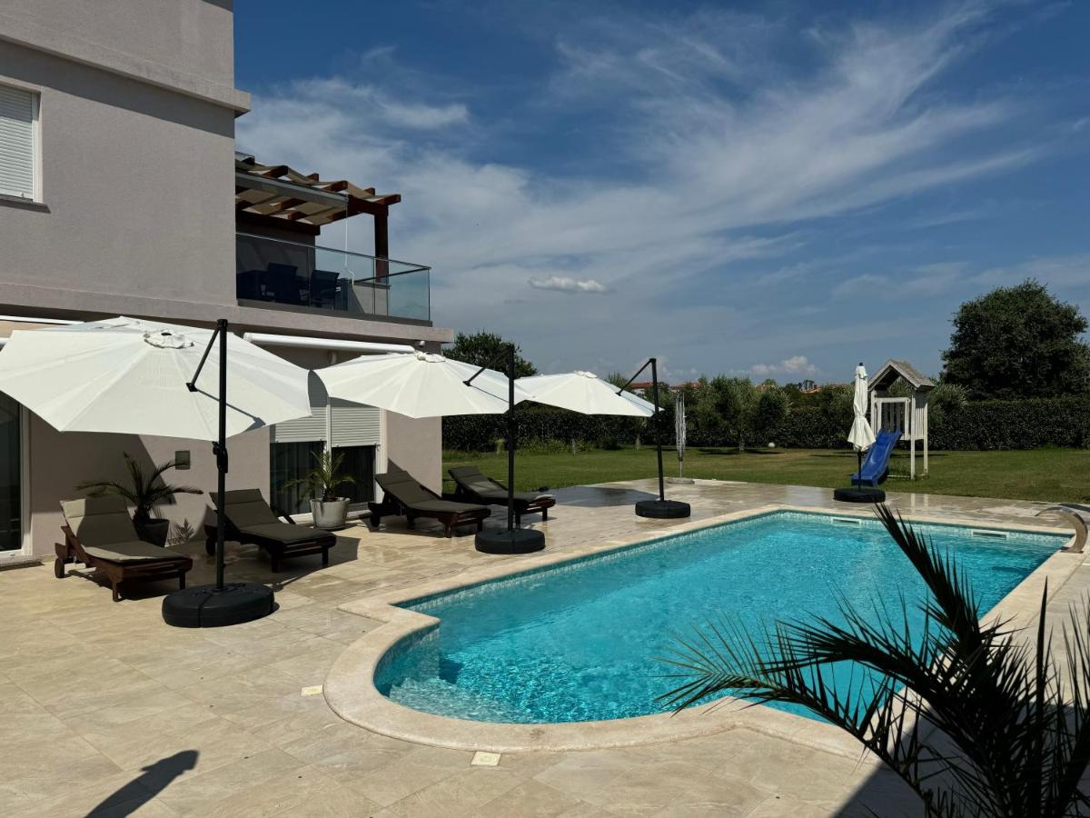 Valdebek Apartments with pool - B&B