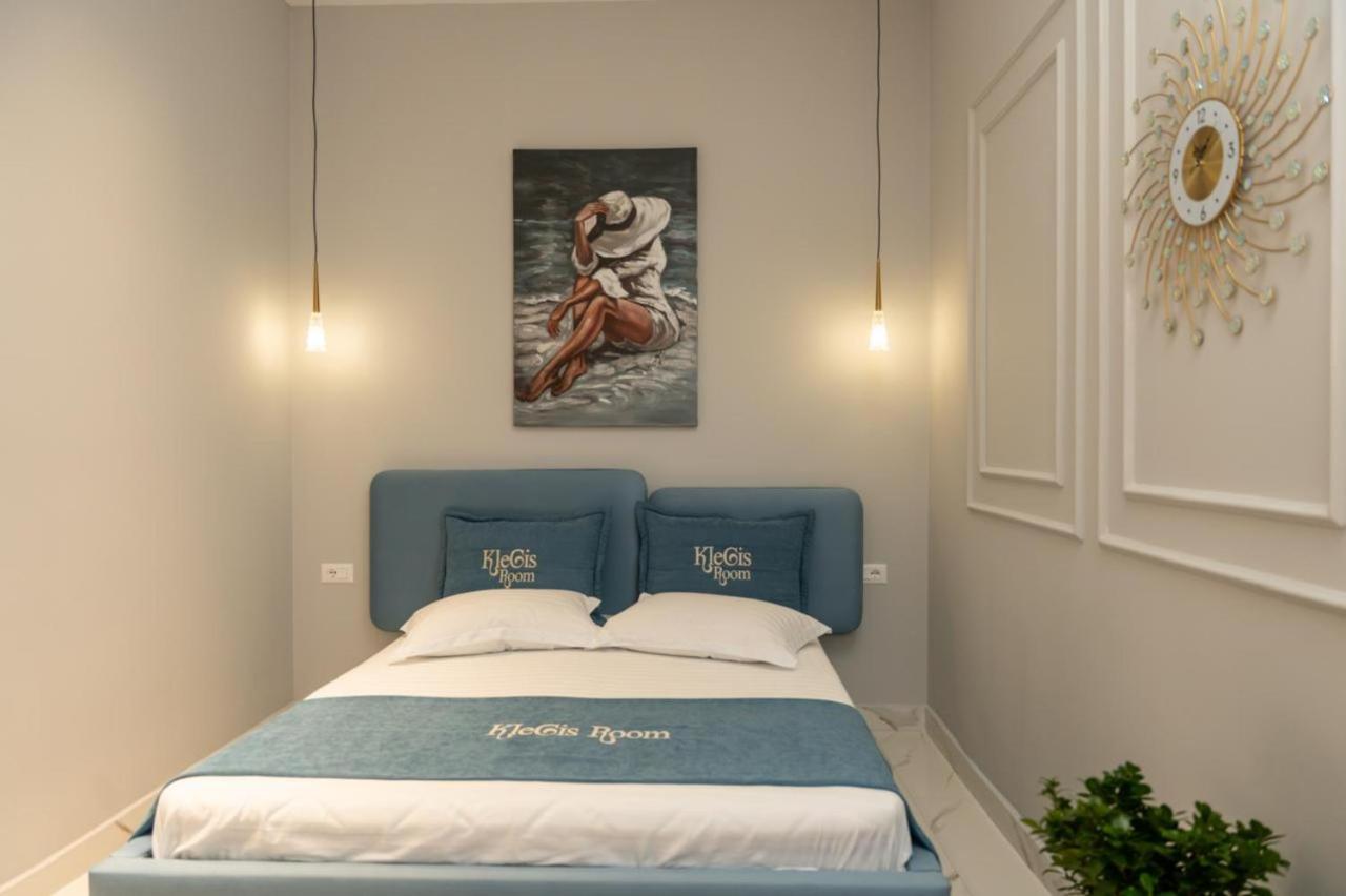 One-Bedroom Deluxe Apartment