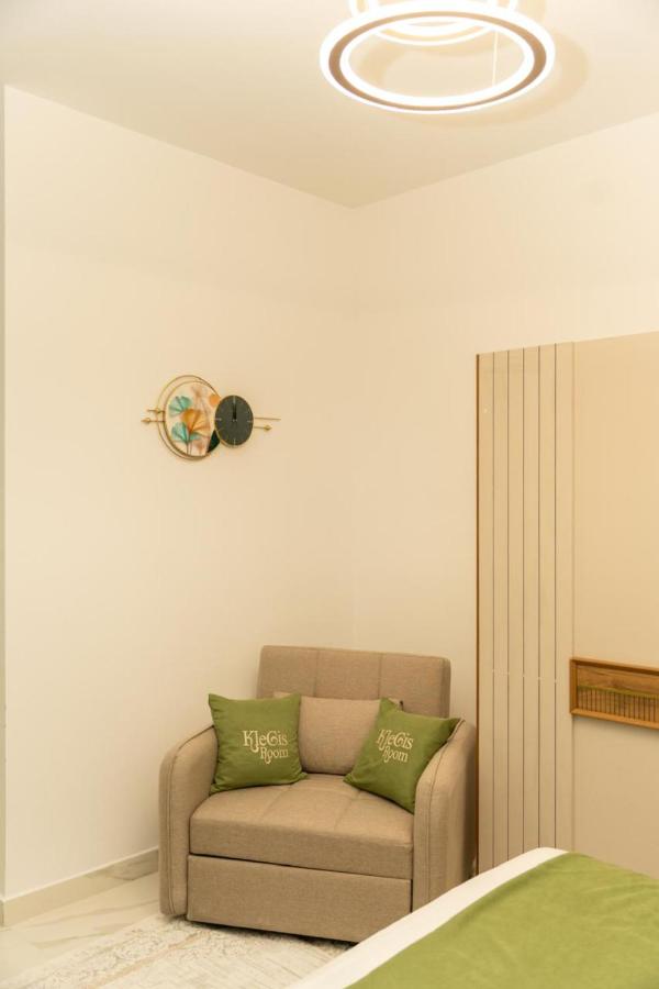 One-Bedroom Deluxe Apartment