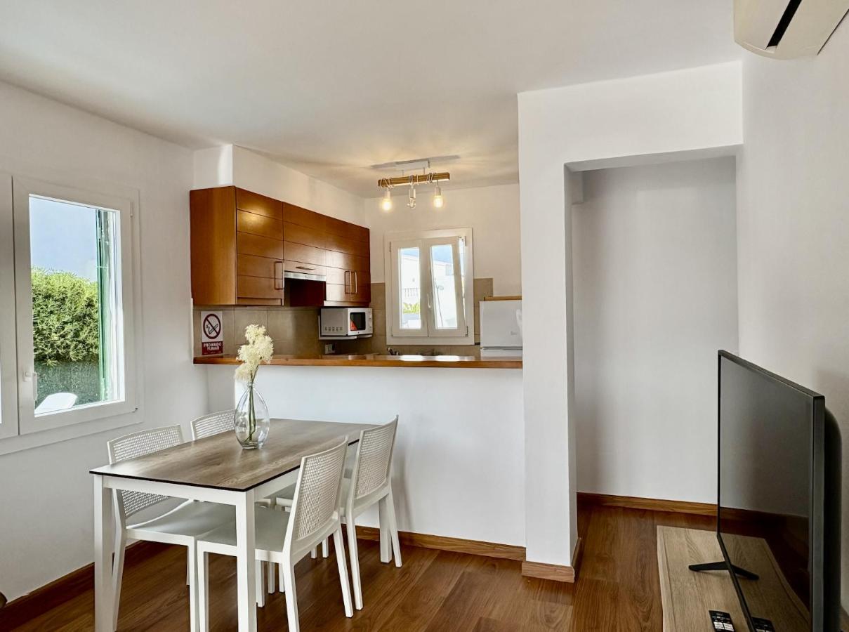 Villa Dofins - Bed and Breakfast Cala Blanca