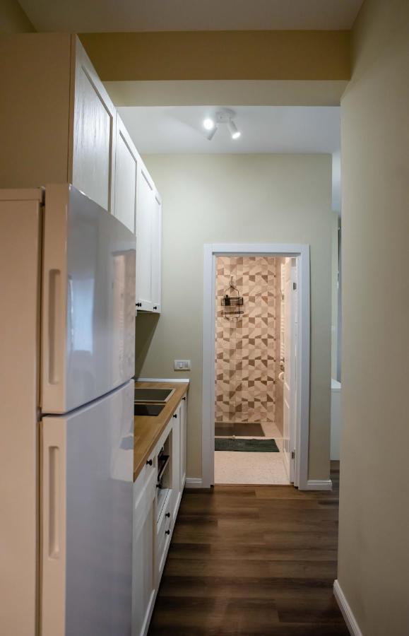 Deluxe One-Bedroom Apartment