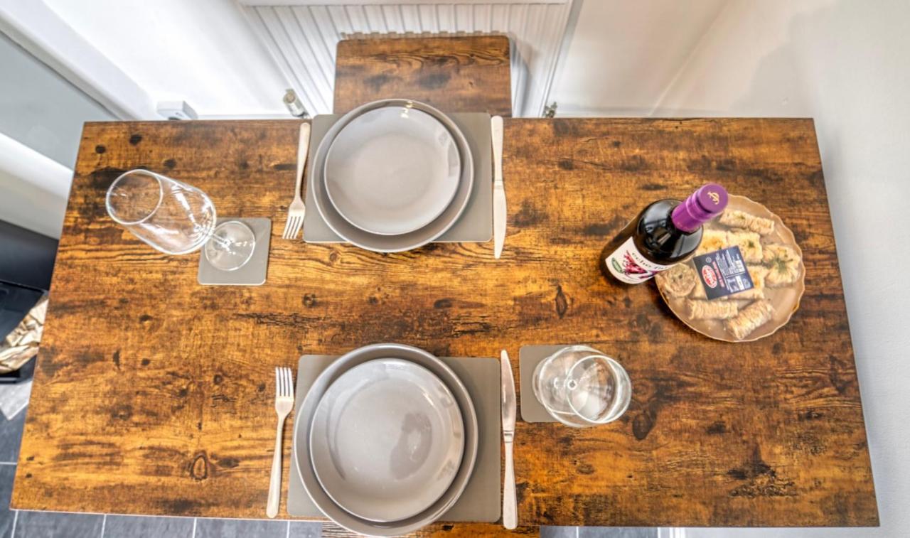 Central Tything Worcester Apartment - Free Parking - Bed and Breakfast Hinwick