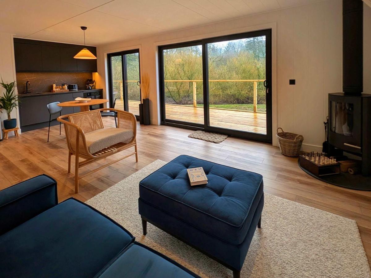 Heron - Luxurious Off-Grid Eco Cabin with River views - B&B