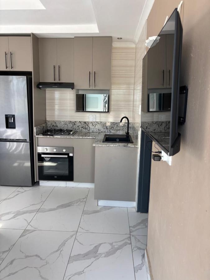 The Grove Studio Apartment - B&B Manzini