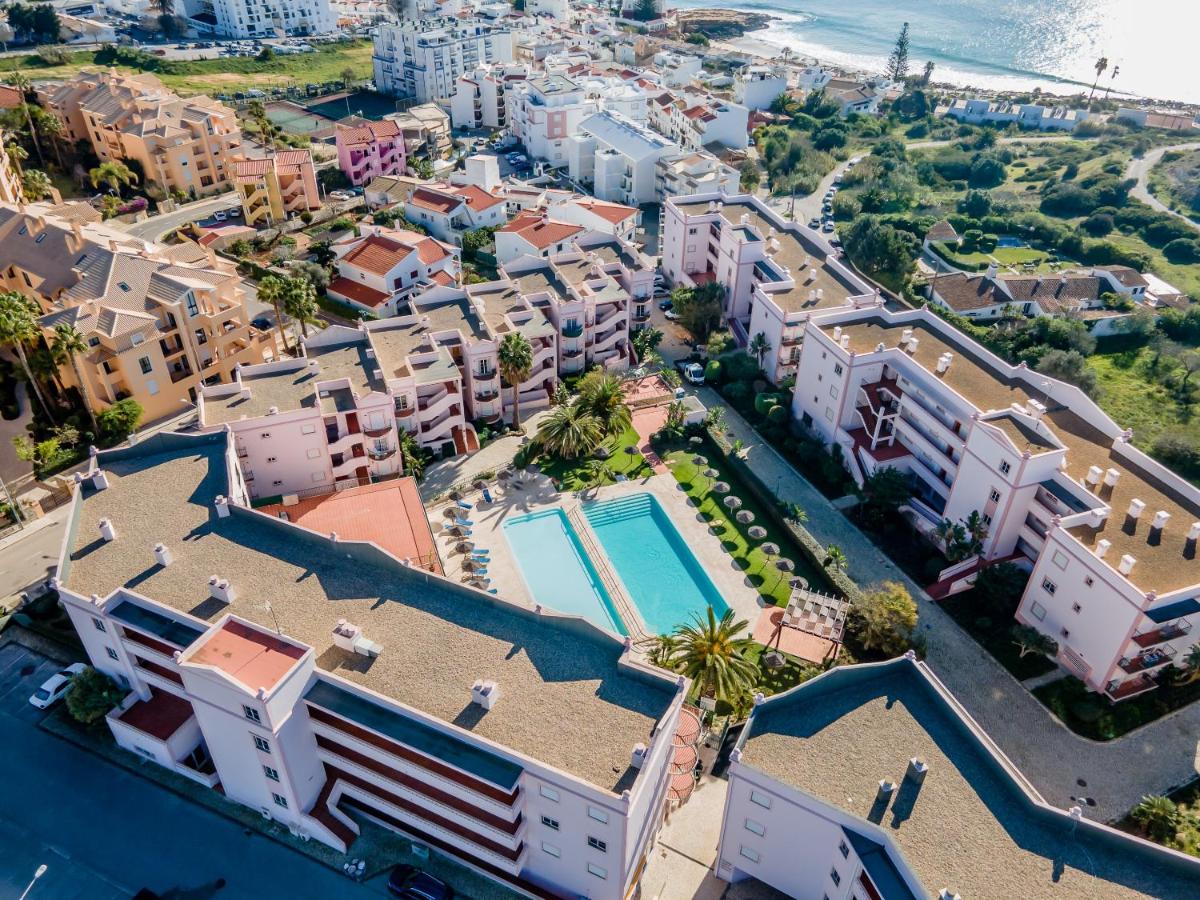 Luz Casas- St James 106, 3 bed, 2 bath, wifi, shared pool, sea view - Chambres d’hôtes Luz