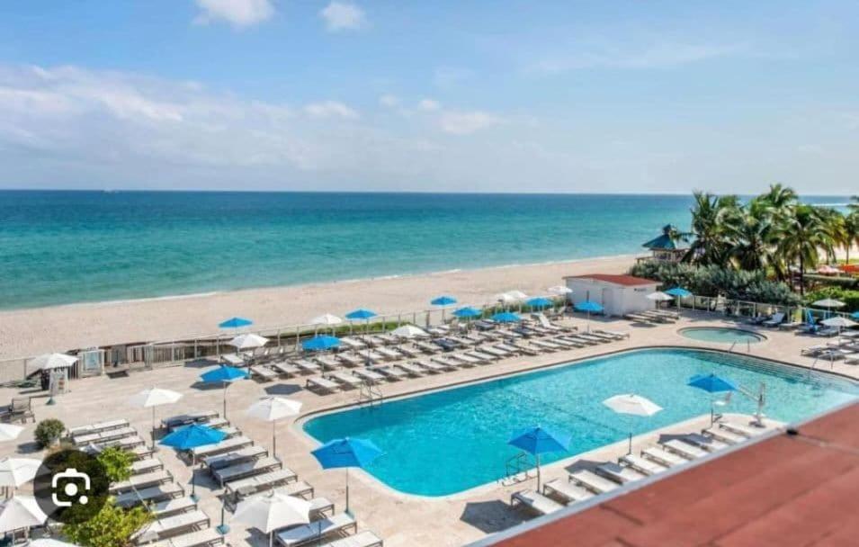 City view with balcony on the Beach - B&B Sunny Isles Beach