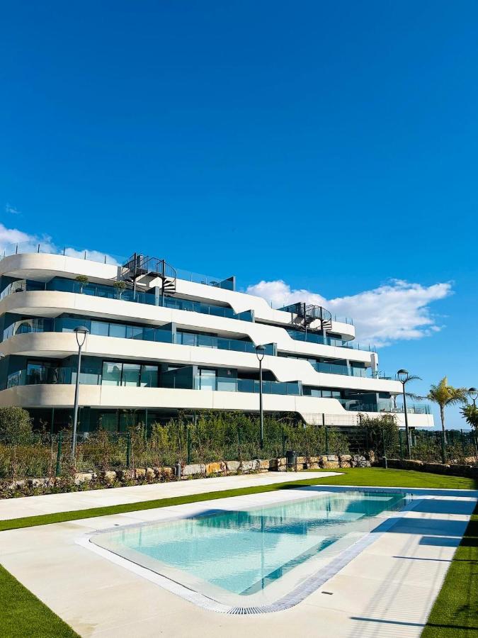 Oasis 325 - 2 bedroom with frontal sea and mountain view - B&B Estepona