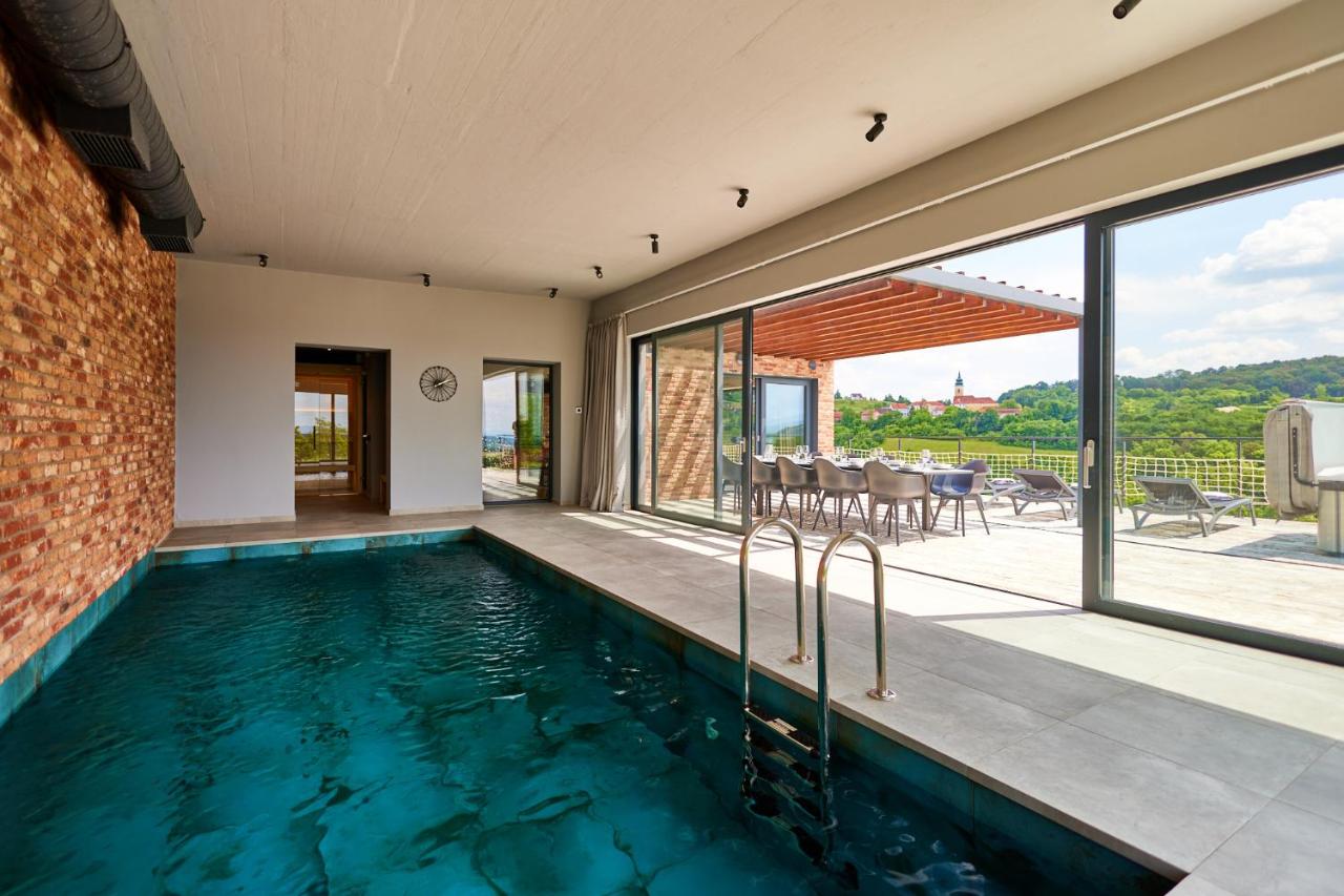 Holiday house Sunset Chalet - Indoor pool - Chambres d'hôtes Donji Kraj