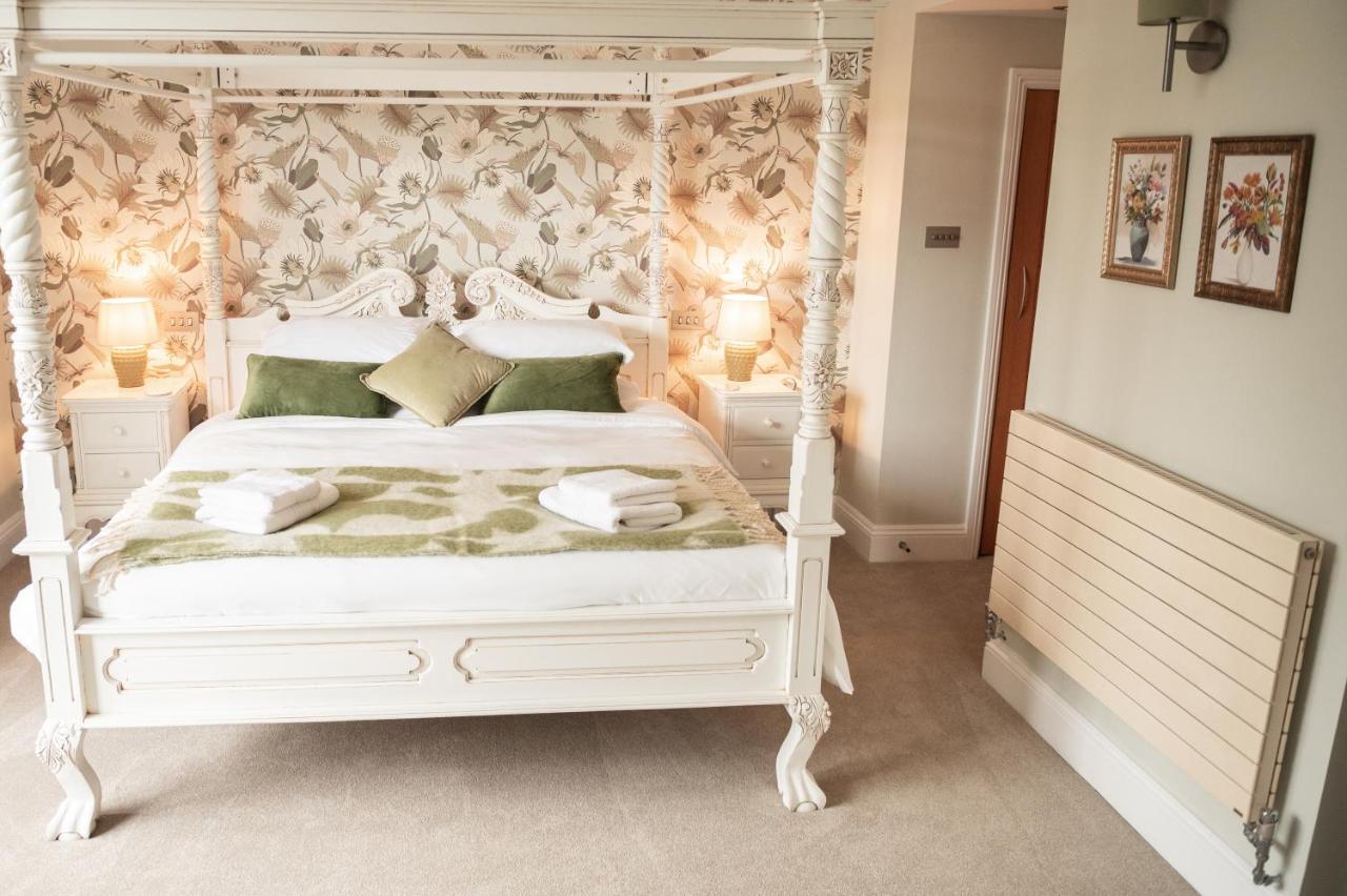 5 Bed Luxury Townhouse with Hot Tub, Rooftop Terrace, Perfect for Groups, Near Cruise Terminal - B&B Southampton