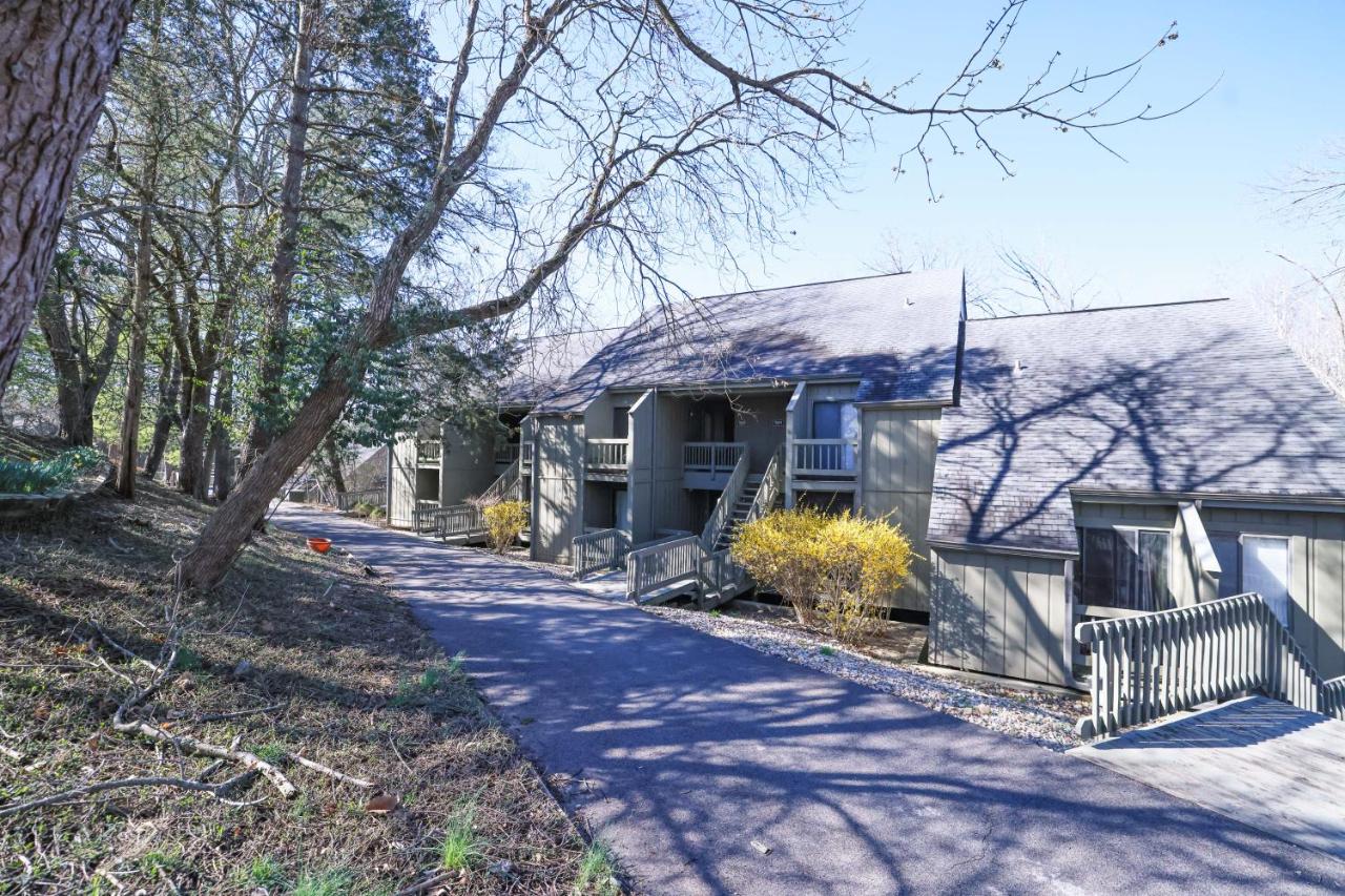 Cozy Retreat Golf, Lake & Nature at Beautiful Lake Monroe - Bed and Breakfast