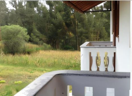 Tweepersoonskamer met 2 Aparte Bedden en Gedeelde Badkamer