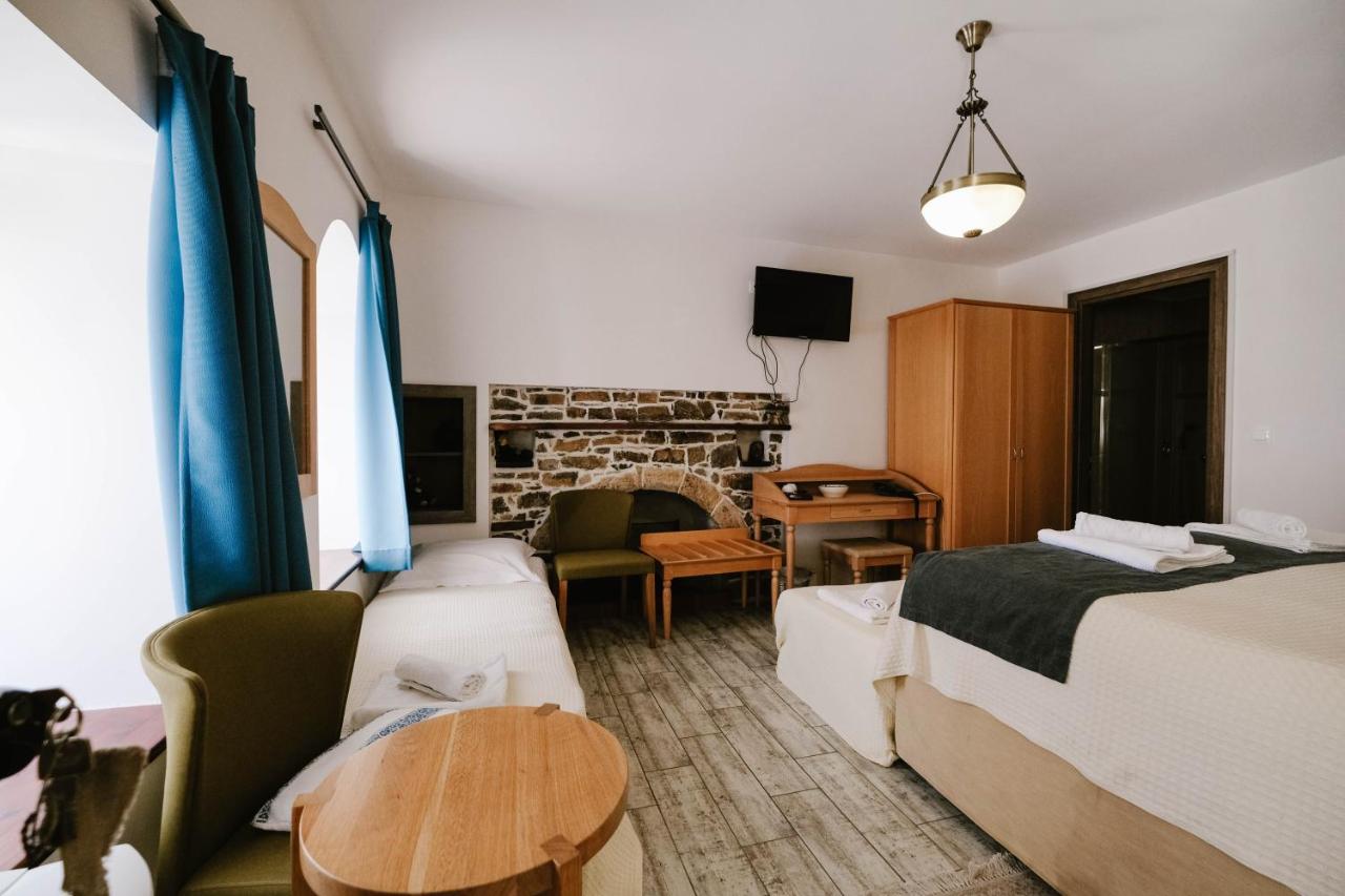 Deluxe Double Room (2 Adults + 1 Child)
