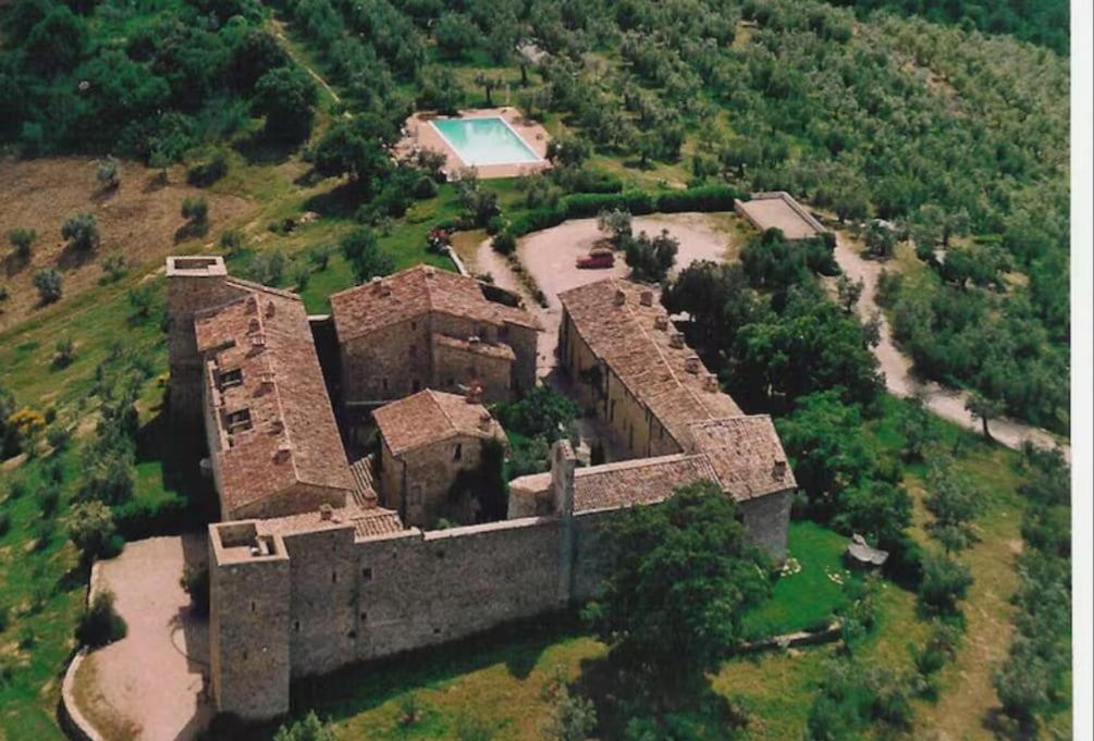 Fairytale apartment in 12th century castle - Umbria - B&B Monte l'Agello