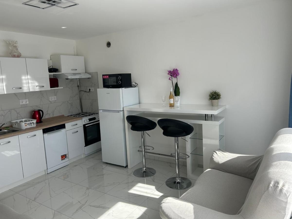 Amethyst Apartman - Bed and Breakfast Siófok