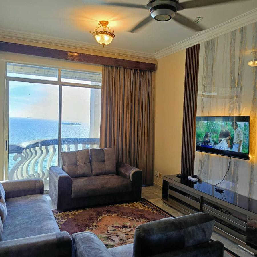 ERICCA 3 Bedroom Seaview Suite, Glory Beach Resort, PD - B&B