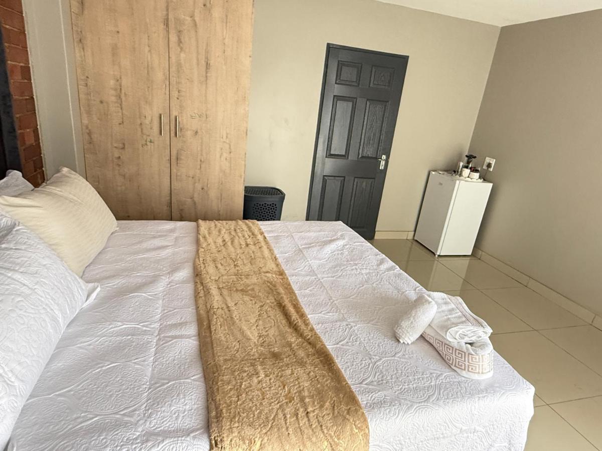 Home Away Nest B&B - Bed and Breakfast Witbank