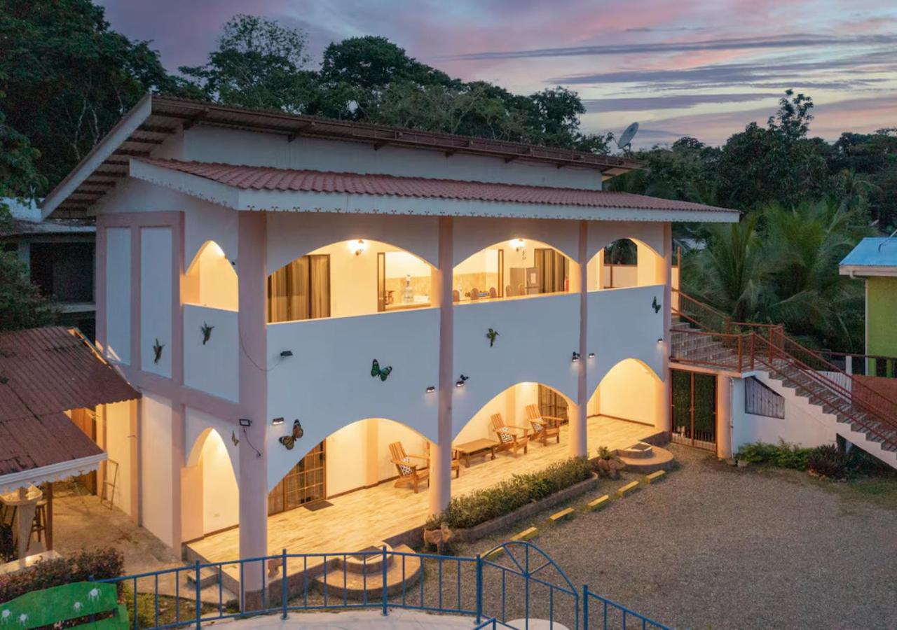 Entire Home Near Beach, Quiet Area, Pool - B&B Manzanillo