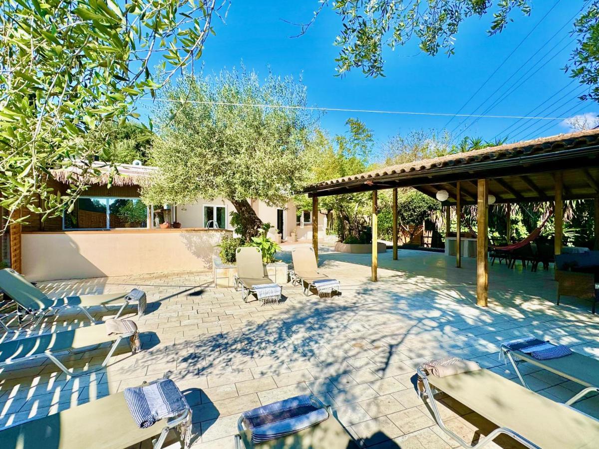 Villa Sophia Central with private plunge pool by DadoVillas - B&B