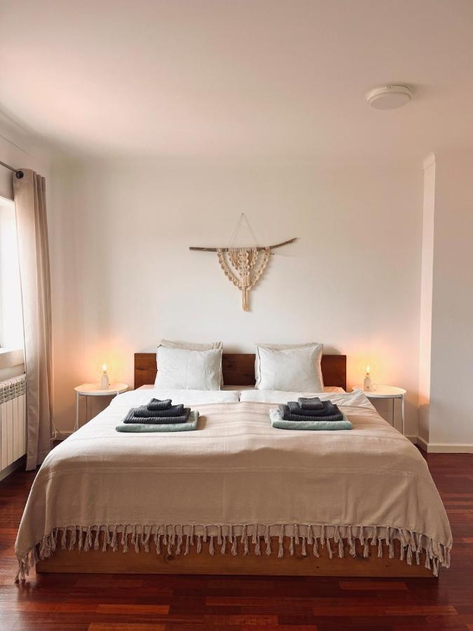 Casa 33 - Idyllisches Reihenhaus mit Innenhof - B&B São Martinho do Porto