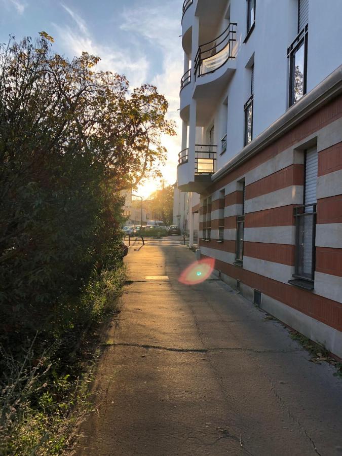 T2 tout confort avec 1 chambre TV avec canal séries netflix Dazen Bein sport apple TV OCS paramount prime vidéo - B&B Nancy