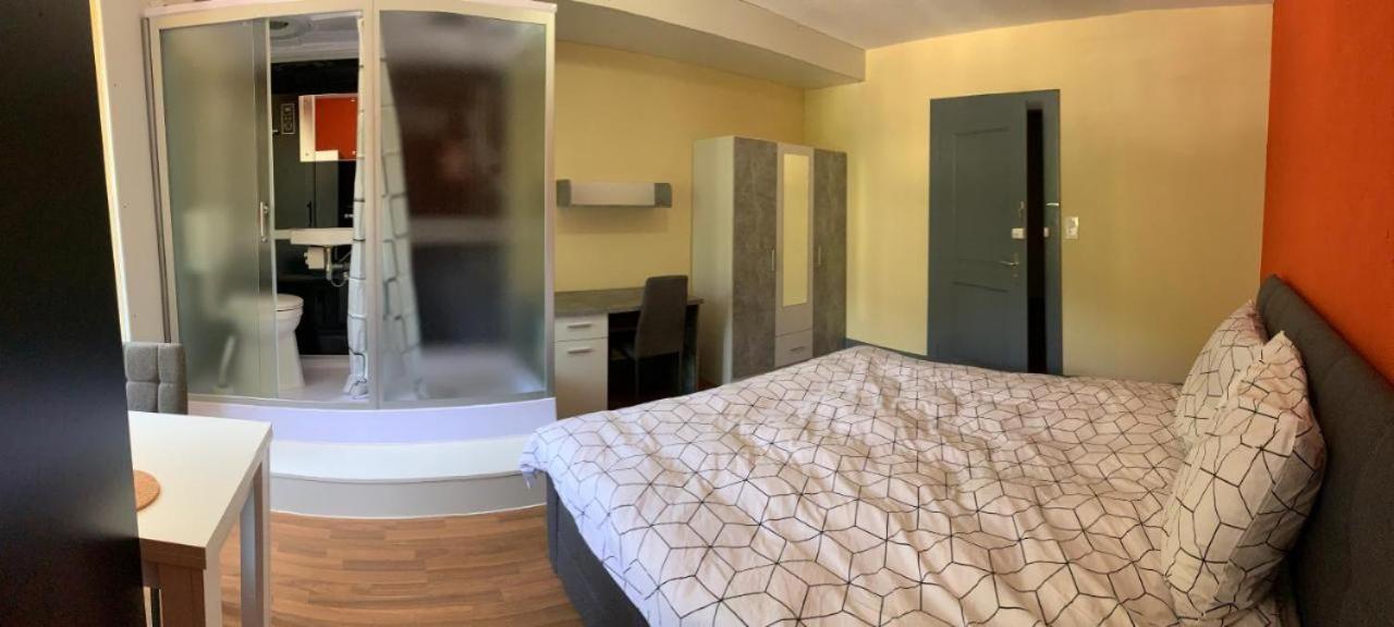 Chambre Equipè à louer - B&B Courrendlin