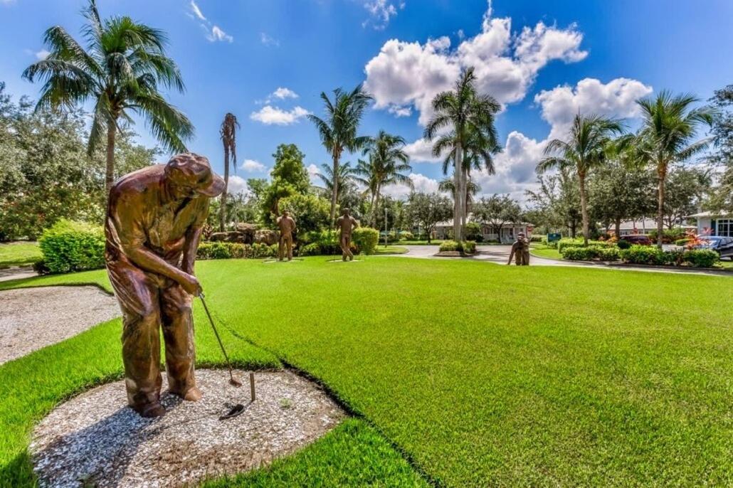 Golf Condo Views With Resort Pool and Amenities - B&B Naples