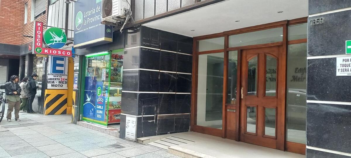 MEIR XII, céntrico con cochera a metros del Casino - Chambres d'hôtes Mar del Plata