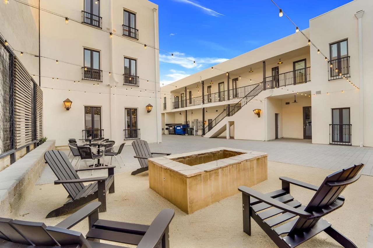 The Artifact Hotel - B&B San Diego