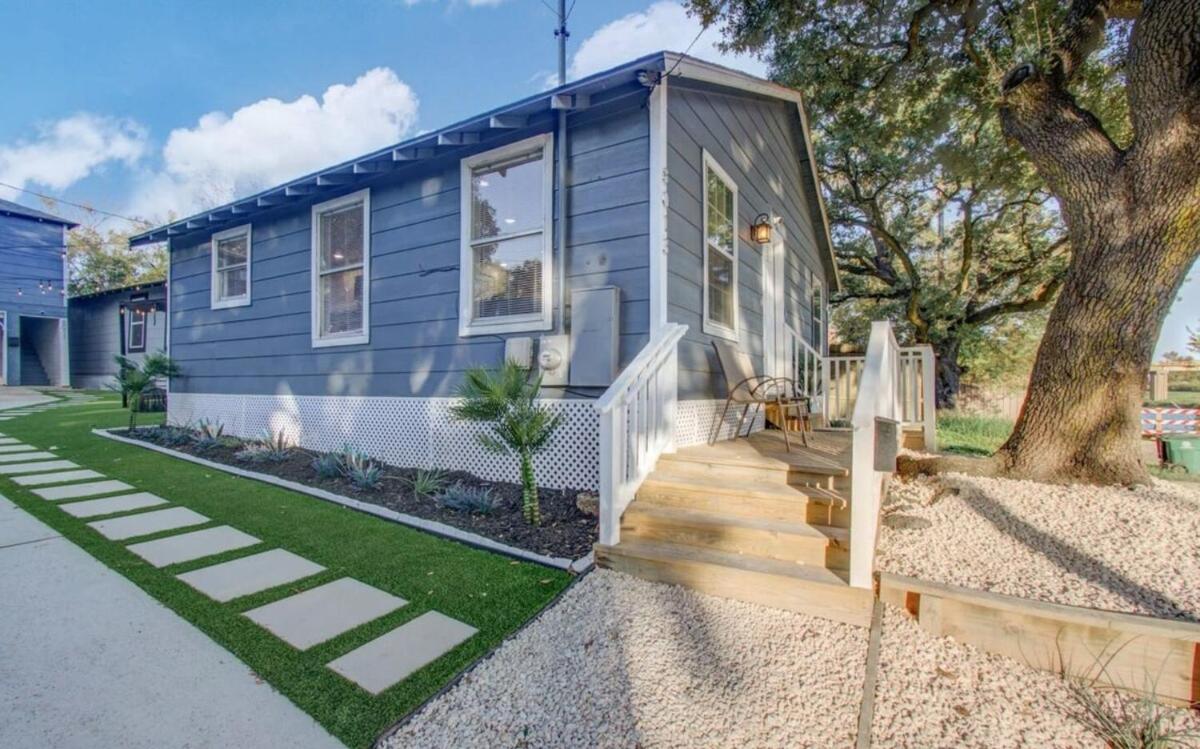 Two-Bedroom Townhouse in Downtown Houston - B&B Houston