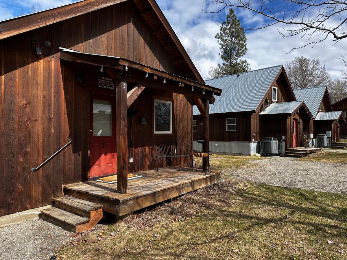 Methow River Lodge Cabins - B&B