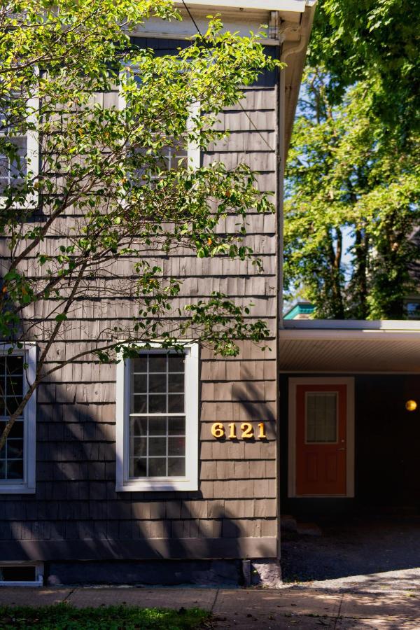 Downtown Sustainable Garden House - B&B Halifax