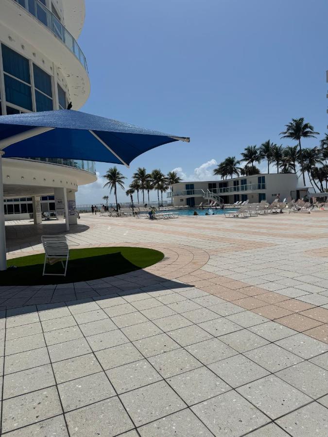 Castle beach studio,tennis court and swimming pool with beach access - B&B Miami Beach