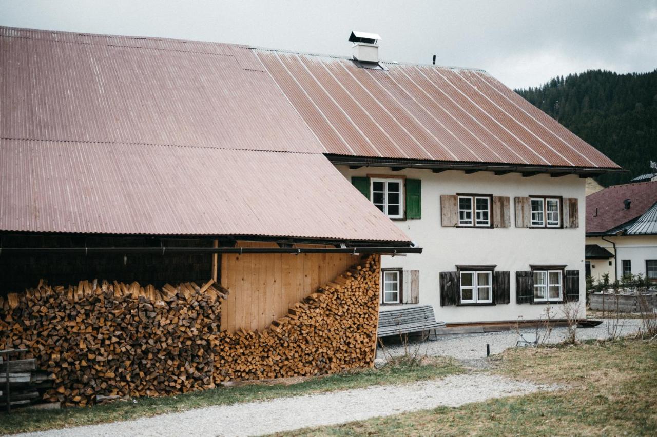 Floras Haus Hostel - B&B