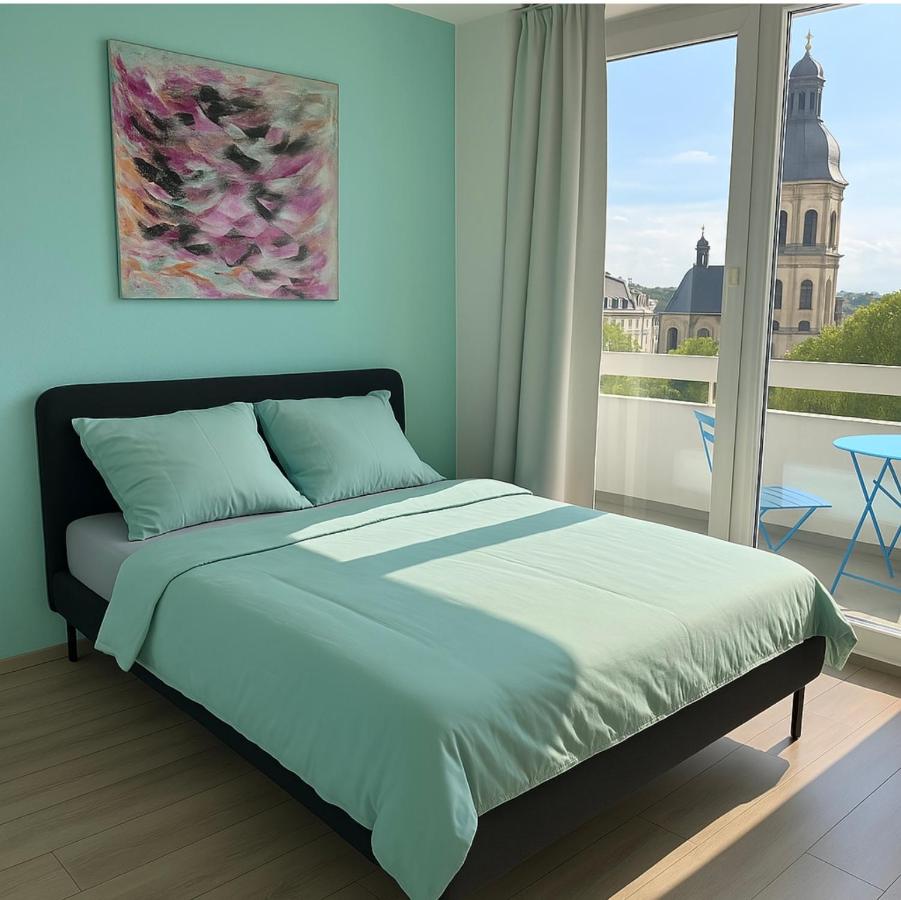 Design Apartment mit Balkon 15 min Airport - B&B