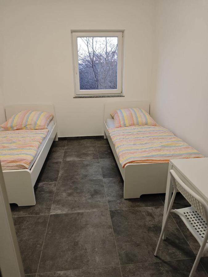 Zweibettzimmer mit Gemeinschaftsbad