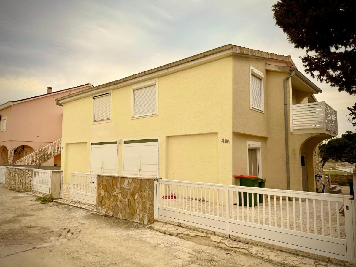 Casa Mare Rtina Garten Zwei Baeder EG - B&B