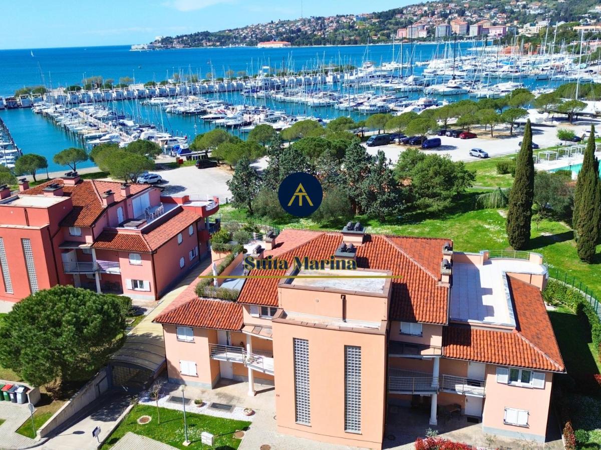 SUITA MARINA - Near Beach with Terrace & 2 Parking Spaces at Marina Portoroz - Ferienwohnung Portorož