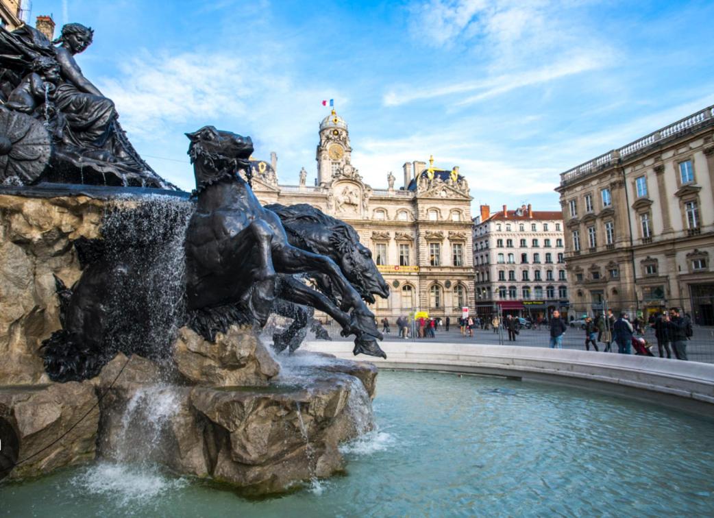 Le Cocon du Papillon Bleu I 2 suites parentales avec terrasse en plein coeur de Lyon I Parking inclus - Chambres d’hôtes Lyon