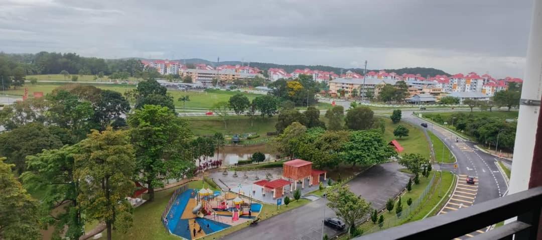 KLIA Residence Homestay Apartment, Near Sepang Circuit and KLIA - 3 Bedroom Fully Aircond - B&B